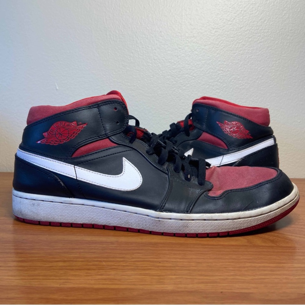 Jordan 1 Retro Mid